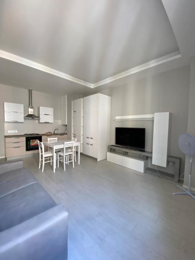 Casa Dante: Oneglia Centro-Marina-Spiagge Appartement Imperia Buitenkant foto
