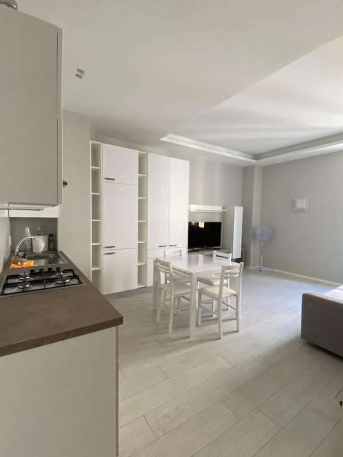 Casa Dante: Oneglia Centro-Marina-Spiagge Appartement Imperia Buitenkant foto