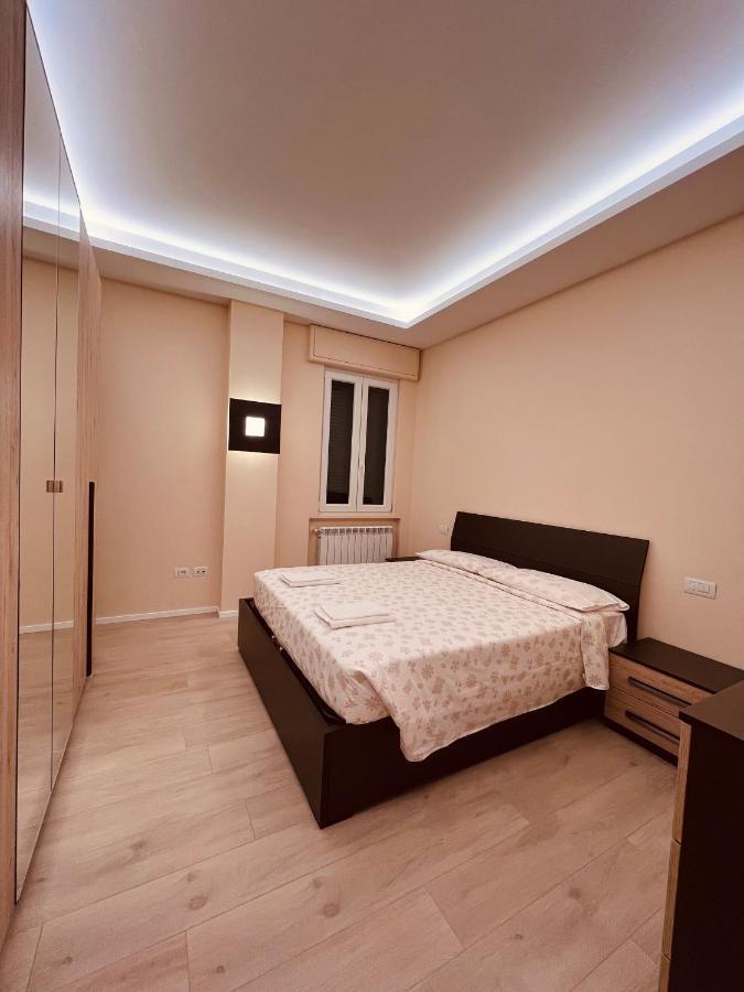 Casa Dante: Oneglia Centro-Marina-Spiagge Appartement Imperia Buitenkant foto